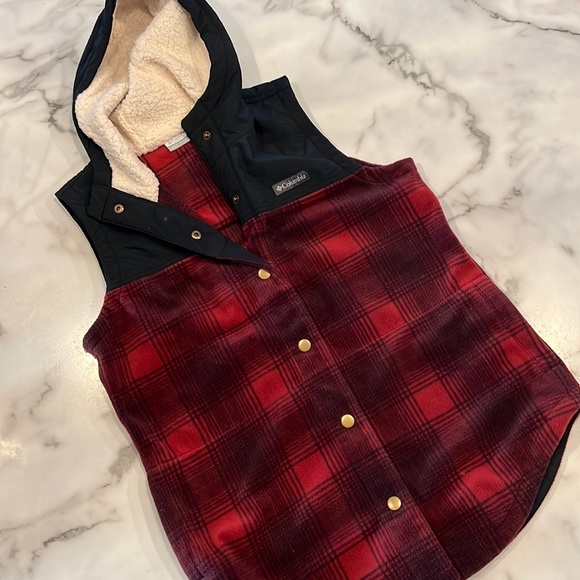 Columbia Jackets & Blazers - Columbia red and black vest, size large
